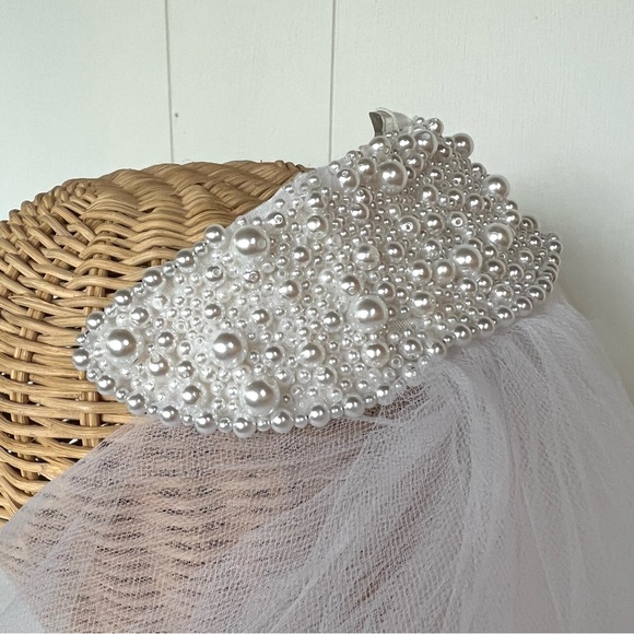 Vintage Faux Pearl Wedding Veil - Picture 3 of 8